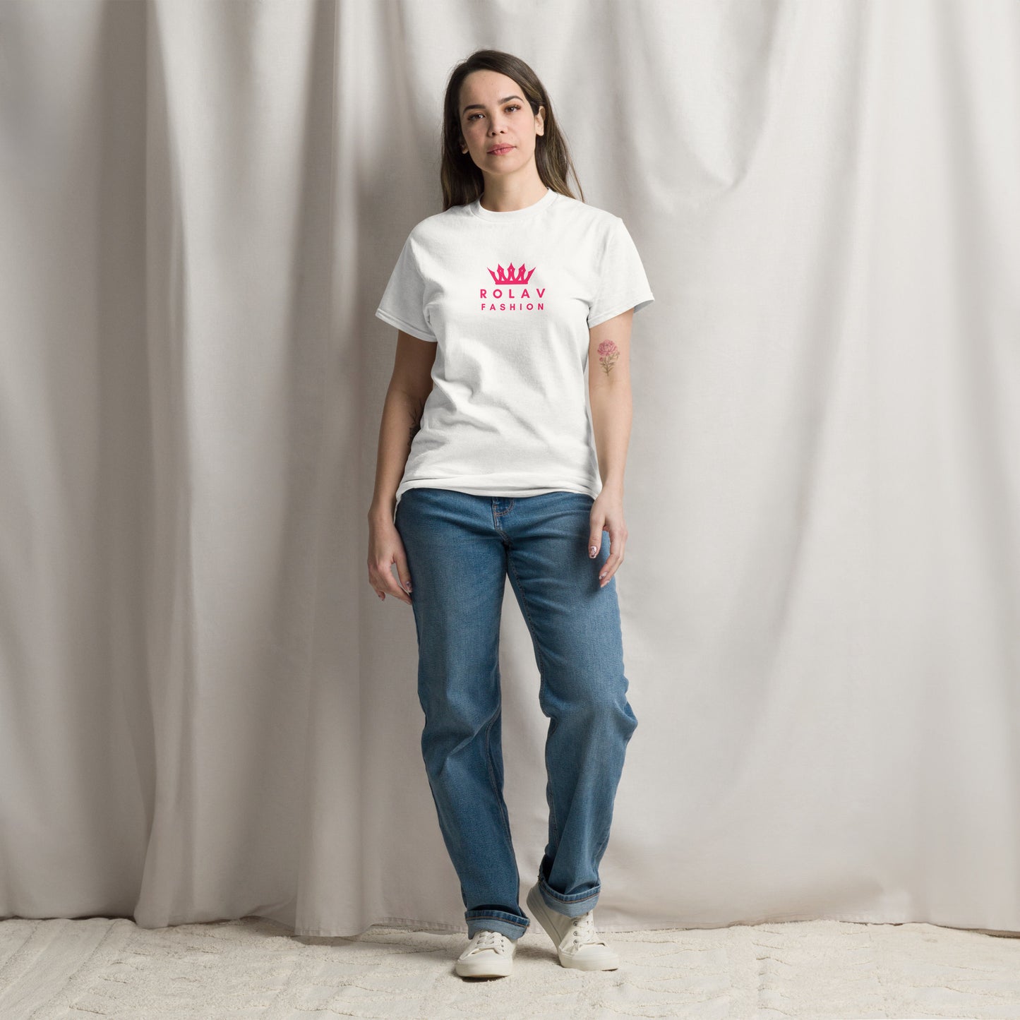 Rolav classic tee.